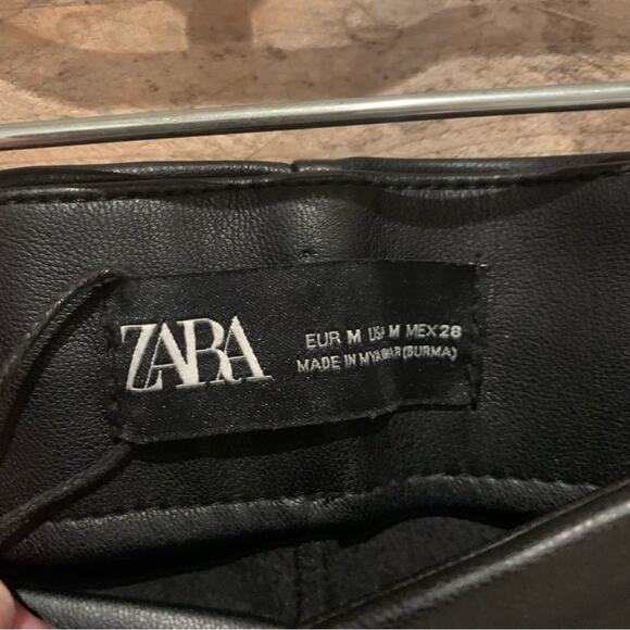 NWT ZARA Button Cargo Faux Leather Mid-Rise Leggings Black Size M Minimalist - Picture 9 of 16